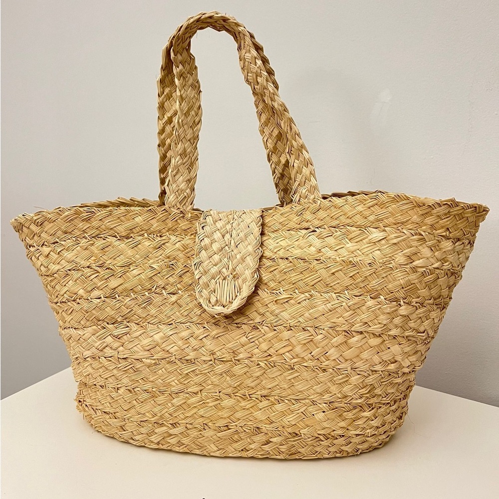 Straw bag, handwoven by Colombian artisans